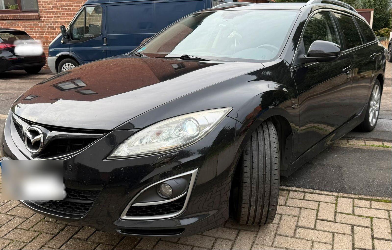Mazda 2 2011 — вигляд ззаду