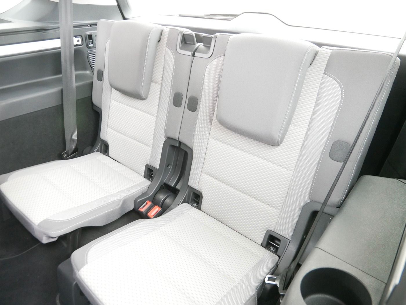 Fahrzeugabbildung Volkswagen Touran 1.5 Comfortline NEU49T 7-Sitzer AHK Kamer