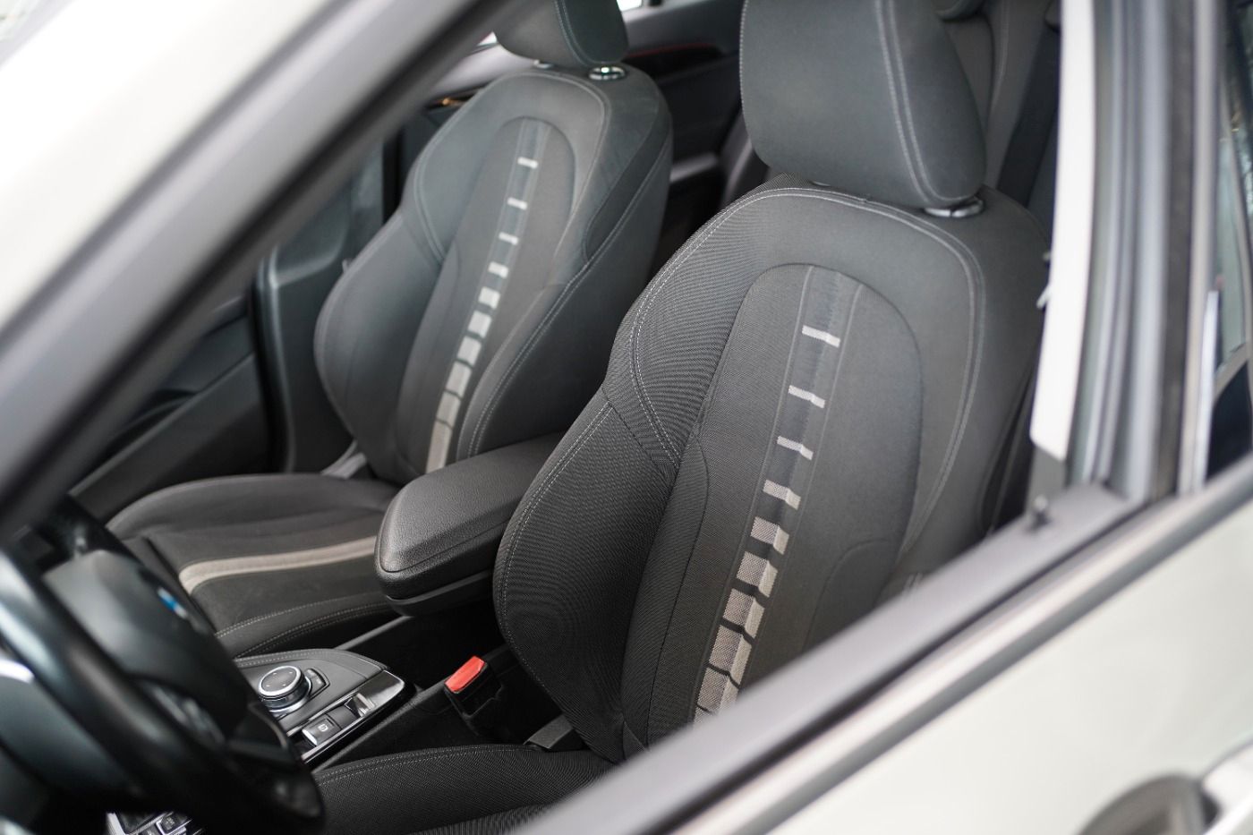 Fahrzeugabbildung BMW X1 18i Sport Line +AHK+Sportsitze+Parkassistent+