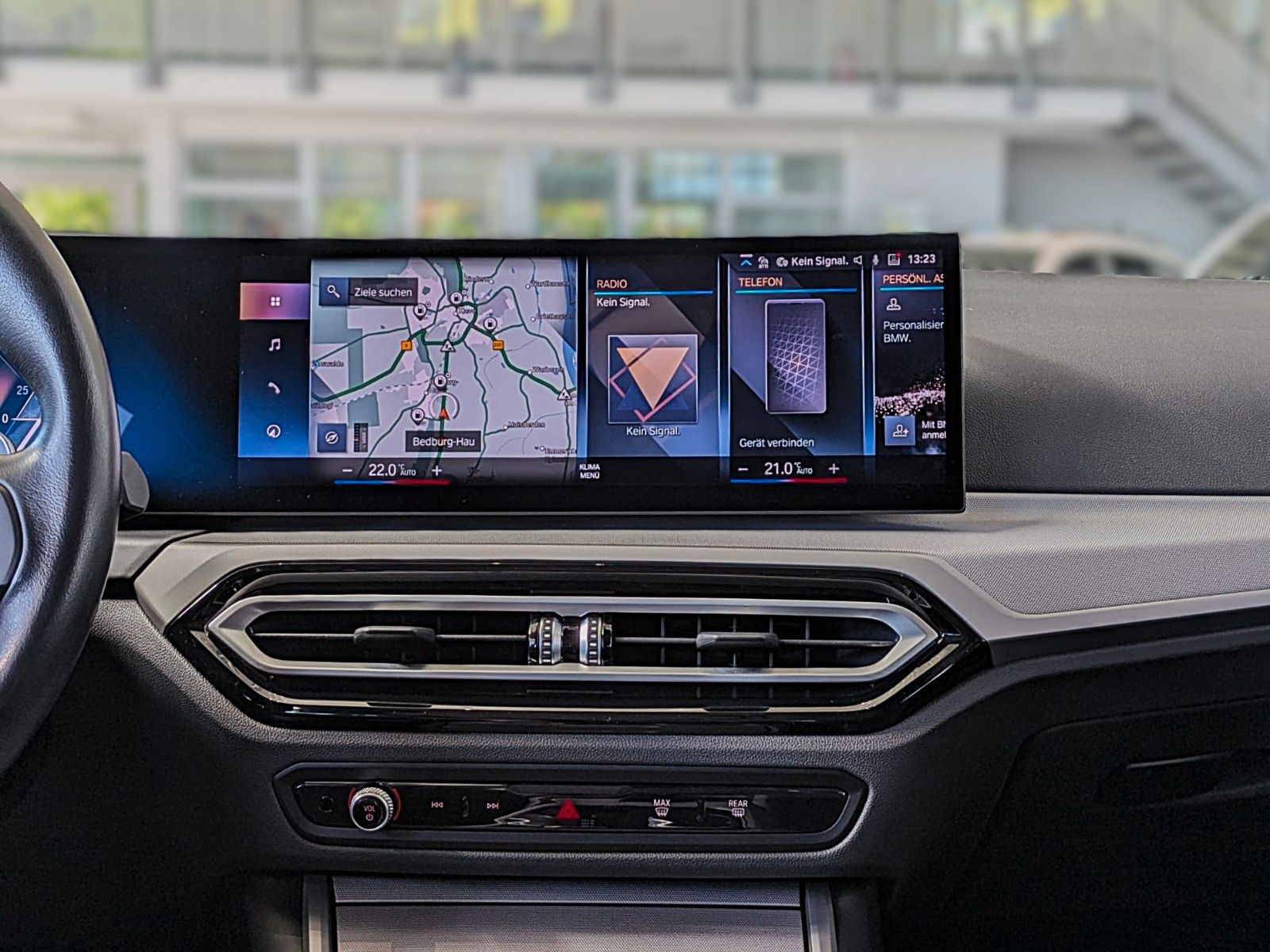 Fahrzeugabbildung BMW 320 d Touring AUT LEDER NAVI HUD LIVE COCKPIT