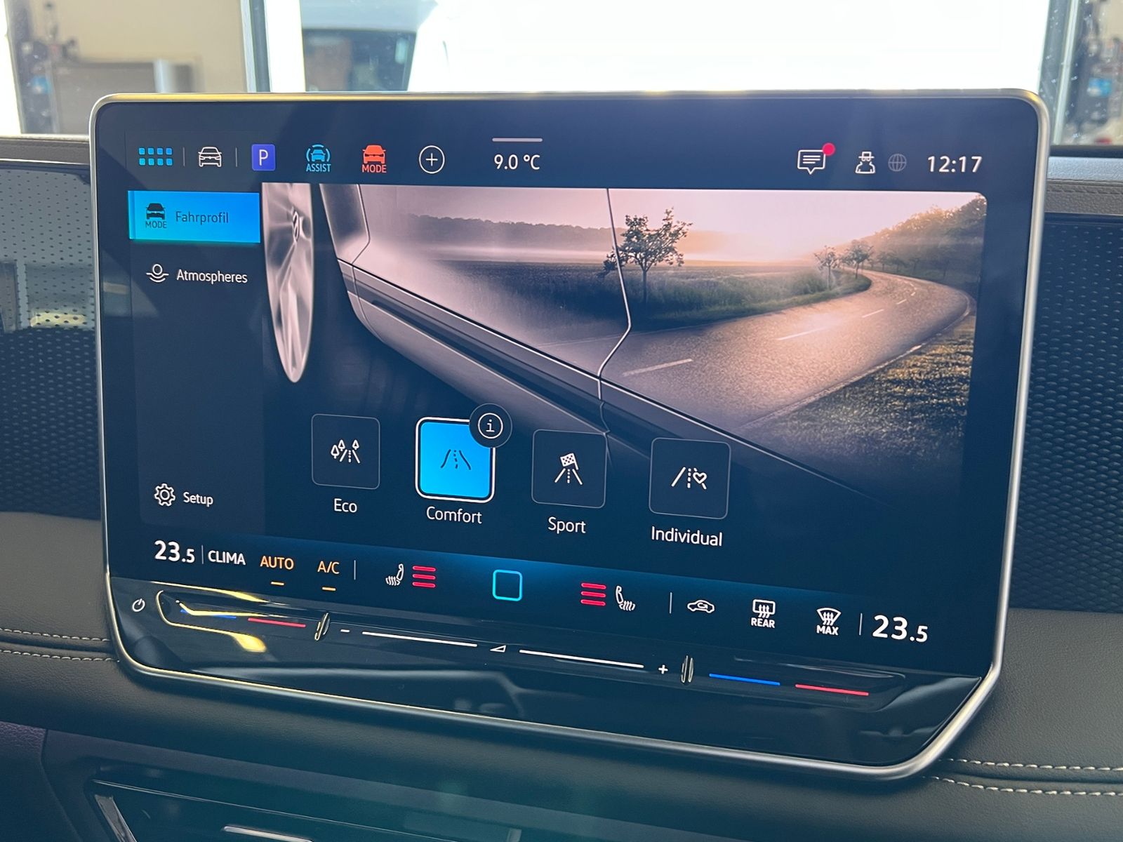 Fahrzeugabbildung Volkswagen Tiguan Life 2.0 TDI DSG *AHK, LED, Kamera, 18''-