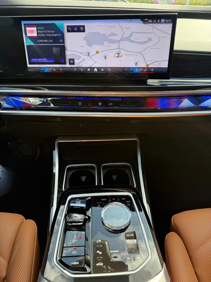 BMW 740d xDrive M Sport Crafted Clarity Sky Lounge