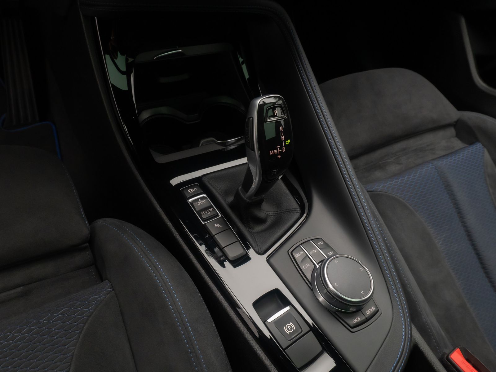 Fahrzeugabbildung BMW X2 sD20i M Sport Kamera HUD Panorama Alarm 20"