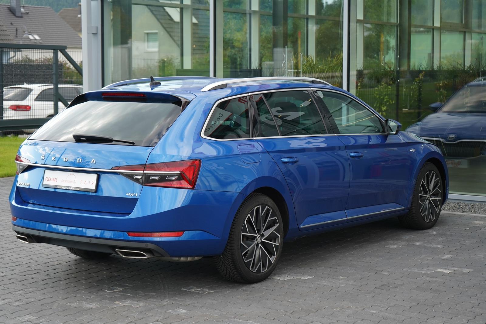 Skoda Superb Combi 2.0 TSI 4x4 DSG LED Navi AHK ACC