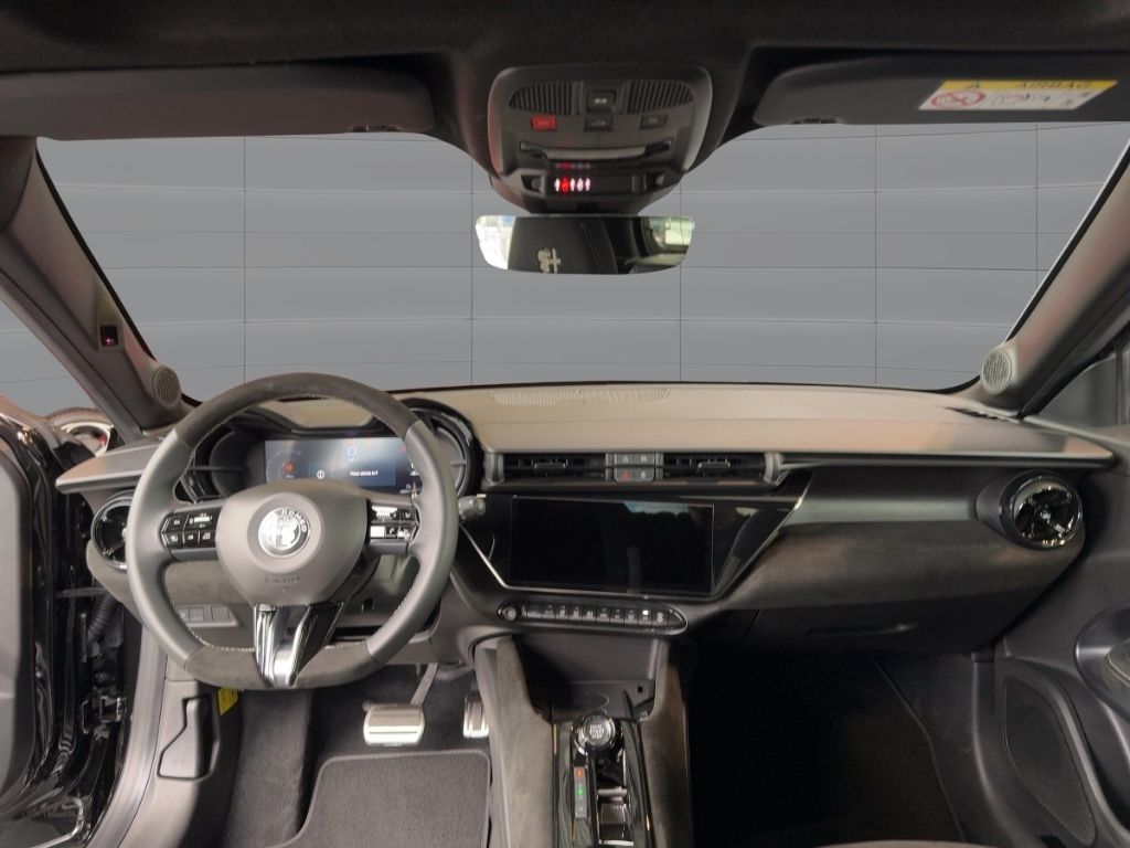 Fahrzeugabbildung Alfa Romeo Junior Ibrida SPORT SPECIALE PANO WINTER MATRIX