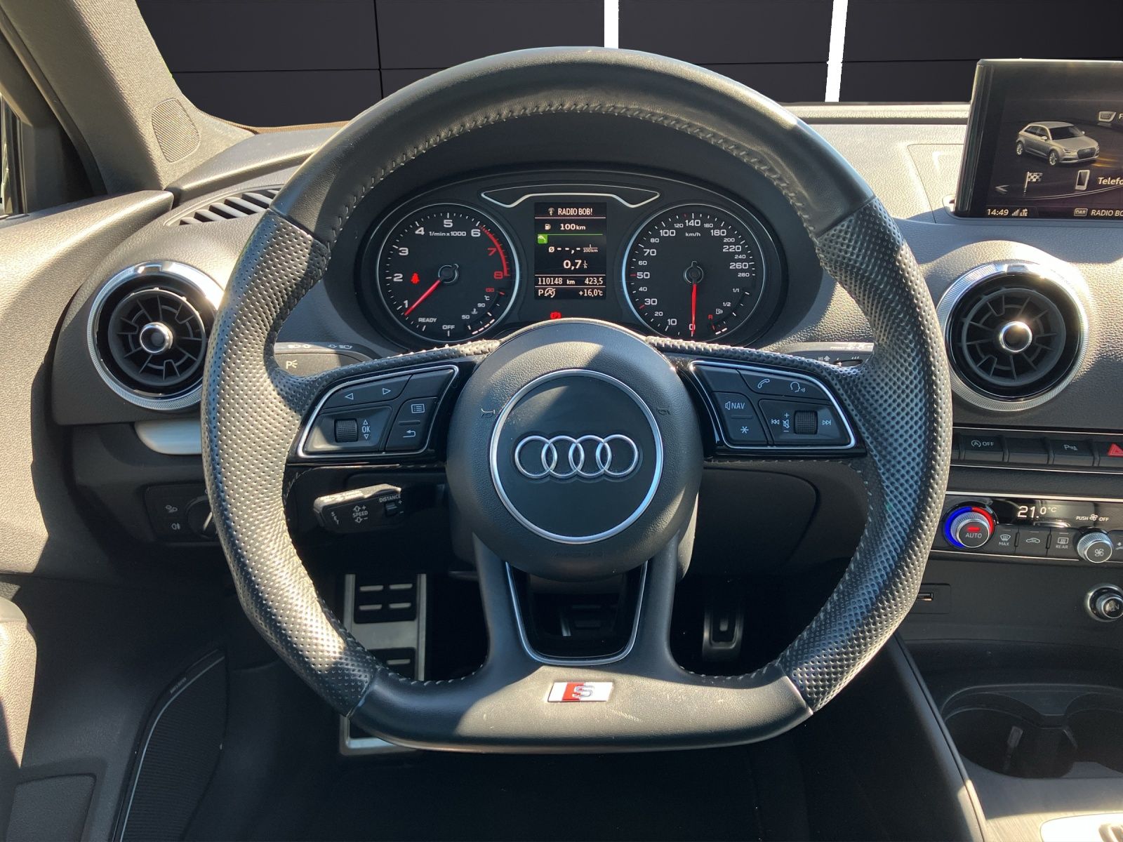 Fahrzeugabbildung Audi A3 Sportback TFSI sport  S-tronic LED NAVI ACC B