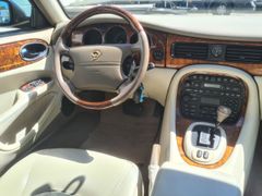 Fahrzeugabbildung Daimler V8 Automatik