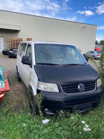 Volkswagen VW T5 Transporter mit Motorschaden