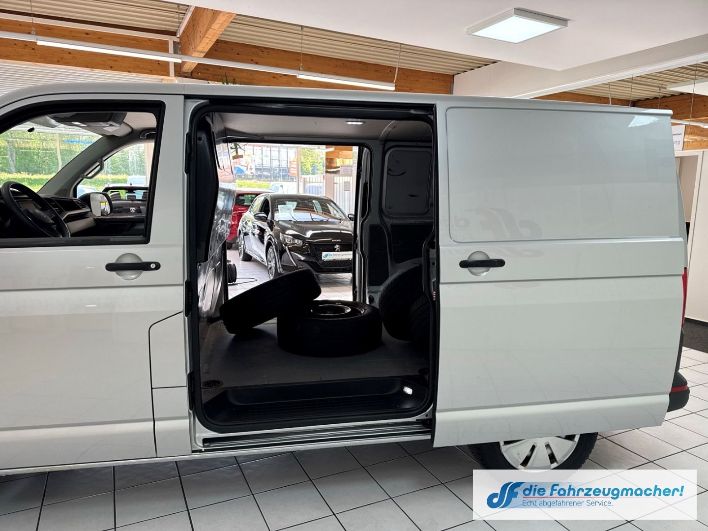 Fahrzeugabbildung Volkswagen Transporter T6.1 Kasten AHK DAB 2x Schiebetür 15