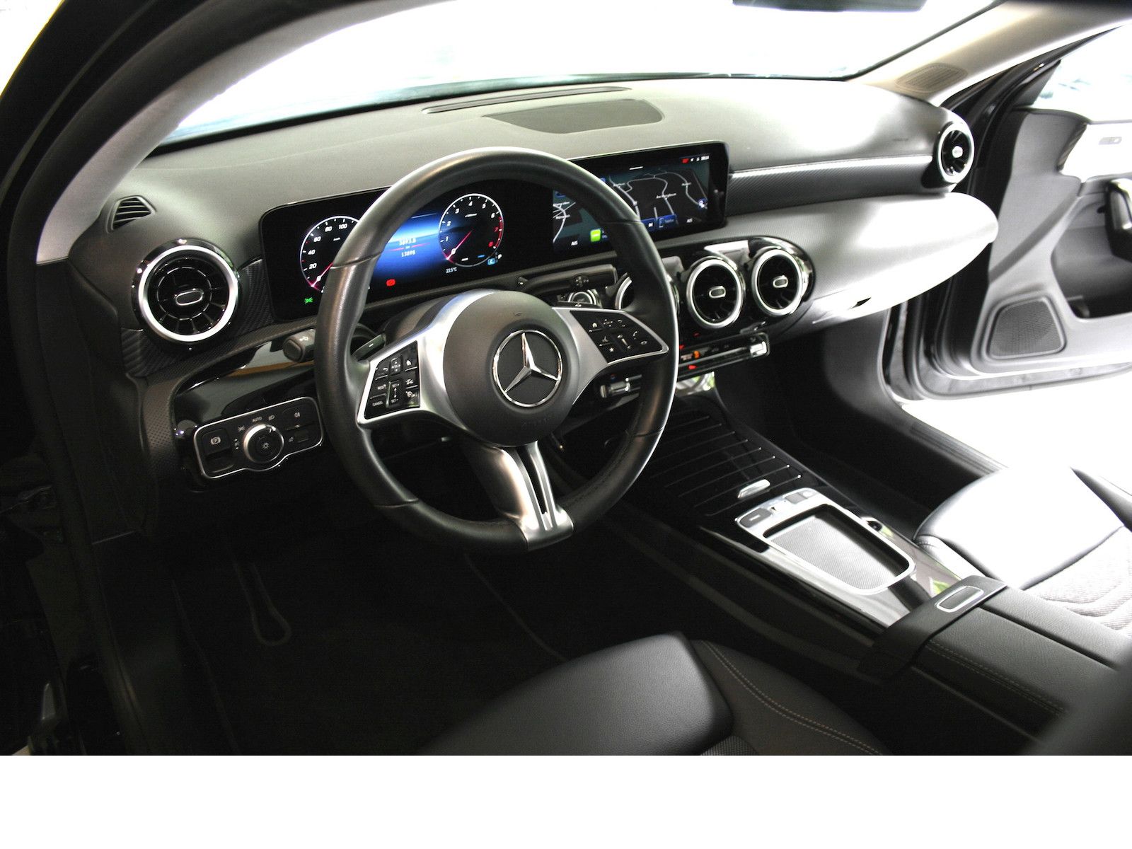 Fahrzeugabbildung Mercedes-Benz A 180 Progres. Line Advanced *Kamera+PTS*LED*
