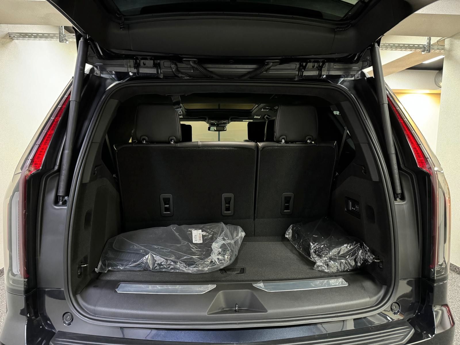 Fahrzeugabbildung Cadillac ESCALADE SPORT-PLATINUM 6.2 V8 -NIGHT VI.-LPG