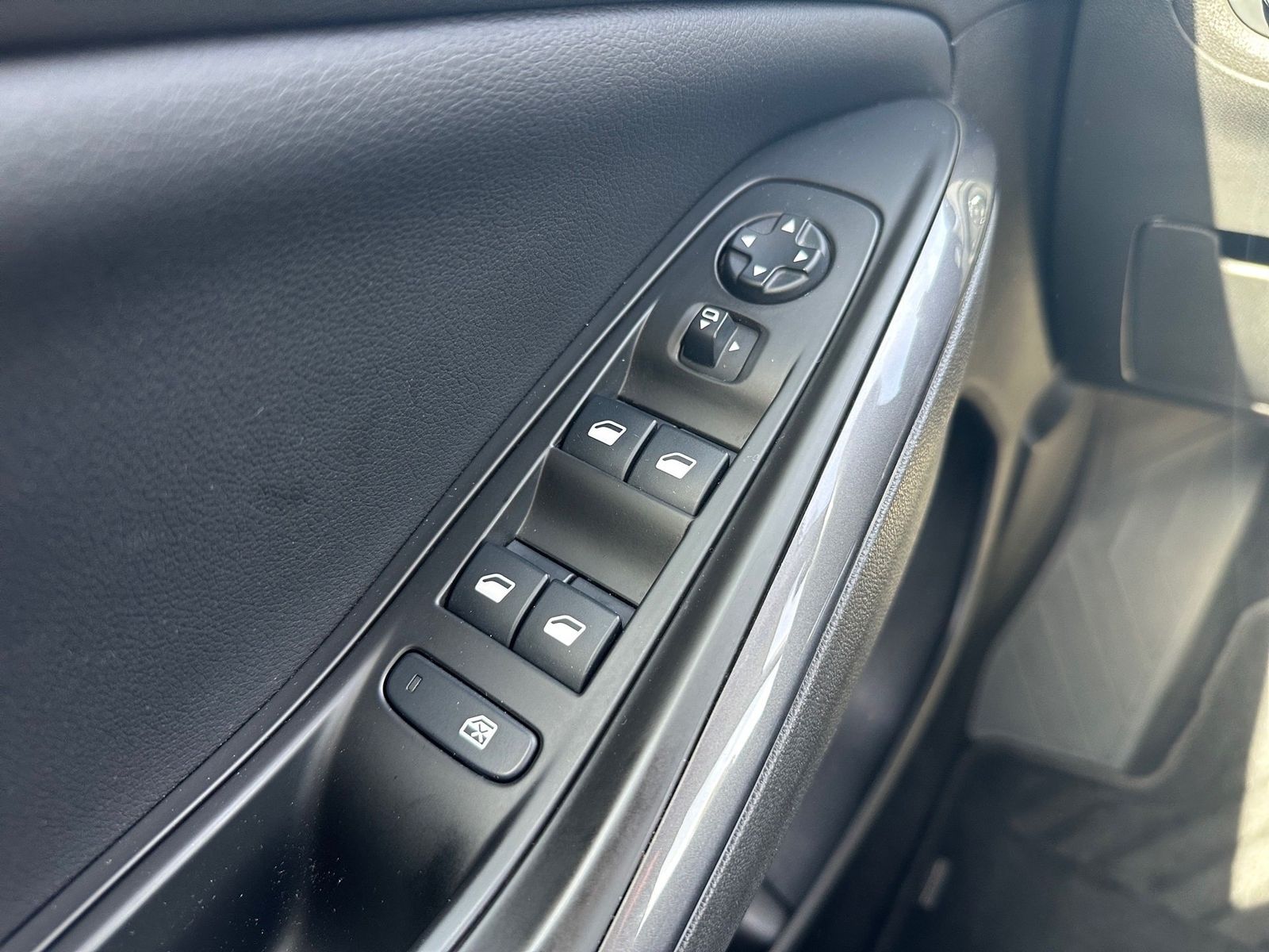 Fahrzeugabbildung Opel Grandland 1.2 Turbo Ultimate 360,AHK,LED,Leder