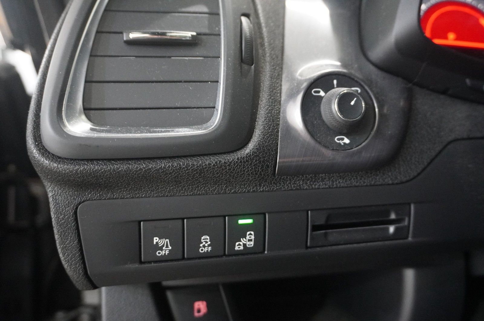 Fahrzeugabbildung DS Automobiles DS5 Lim. 2.0D NAVI/LED/KAMERA/HUD/SPORT/SH/DAB+