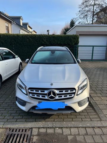 MERCEDES-BENZ GLA 250 4MATIC DCT -