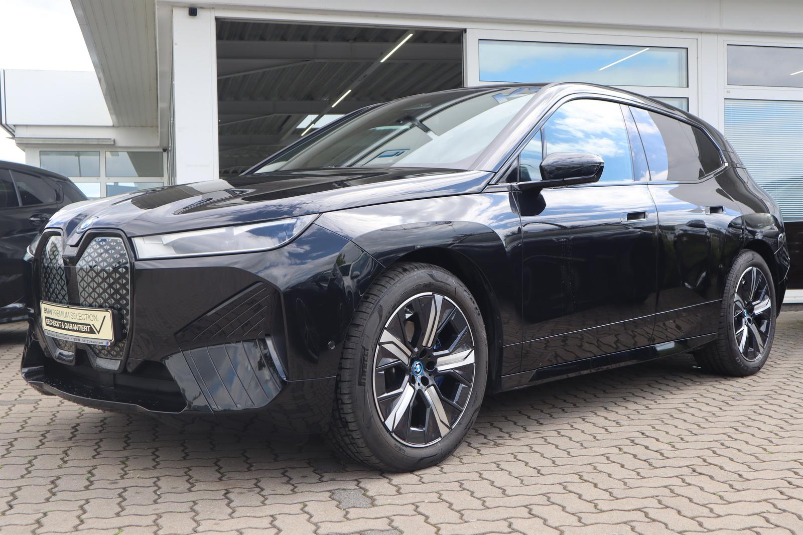 BMW iX xDrive40 Sportpaket DAB/Komfortzg/AHK/360°