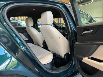 MYAUTOCENTER – Gebraucht- und Jahreswagen mit Werkstattservice in Pfaffenhofen Jaguar XE Pure *LED*Keyless*2-Zonen*Tempo*Navi*