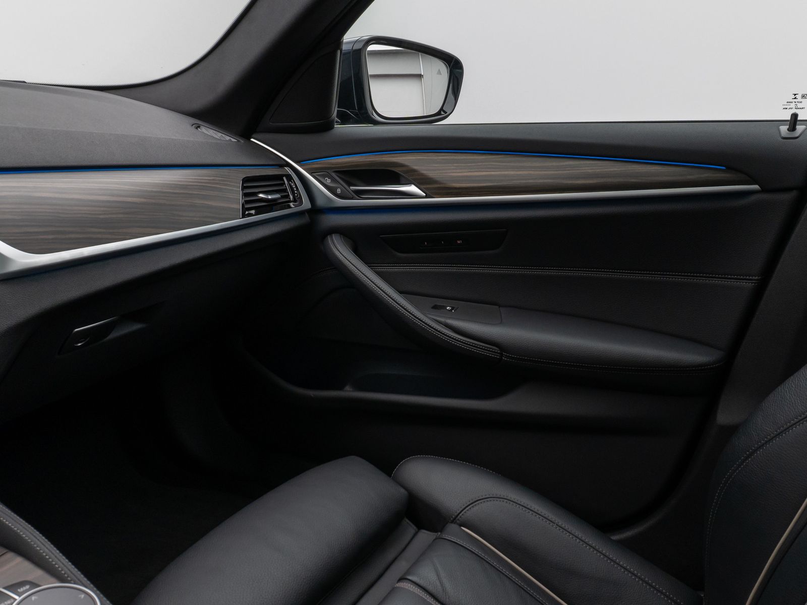 Fahrzeugabbildung BMW 530e xD M Sport Panorama Kamera HUD DAB HiFi