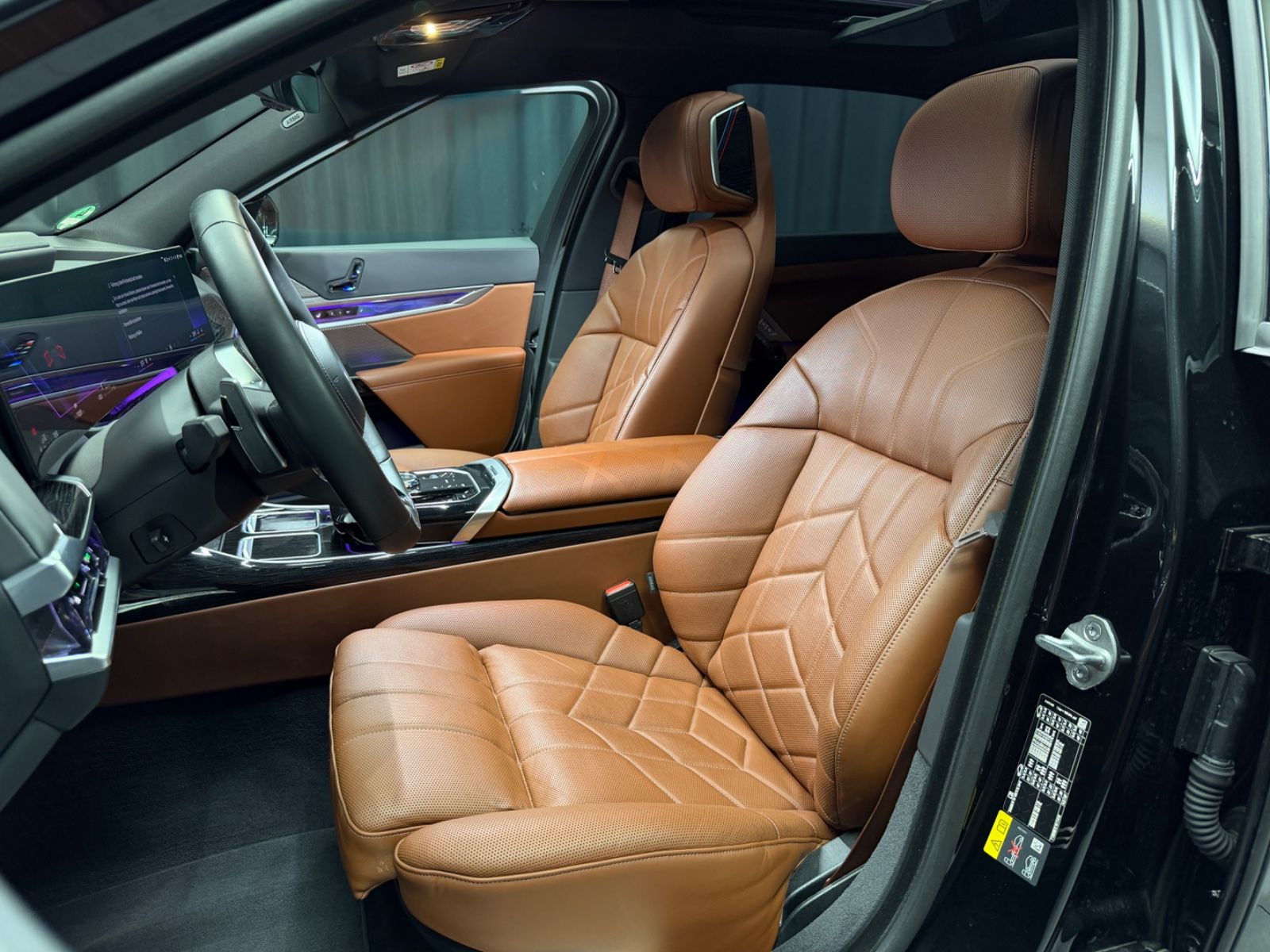 Fahrzeugabbildung BMW 750e xDrive M Sport Pro|TV|B&W|MASSAGE|SKY-LOUNG