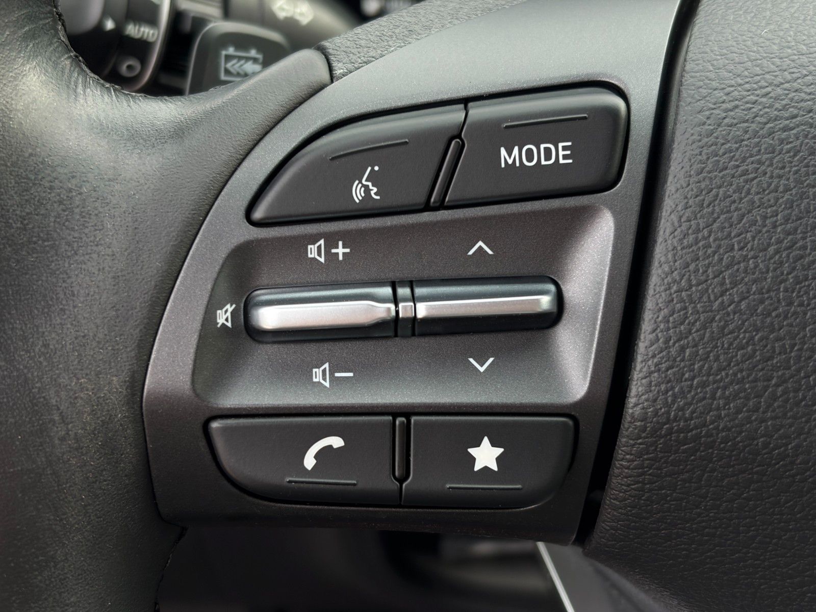 Fahrzeugabbildung Hyundai KONA E Select SHZ LHZ ACC PDC CAM CarPlay Navi