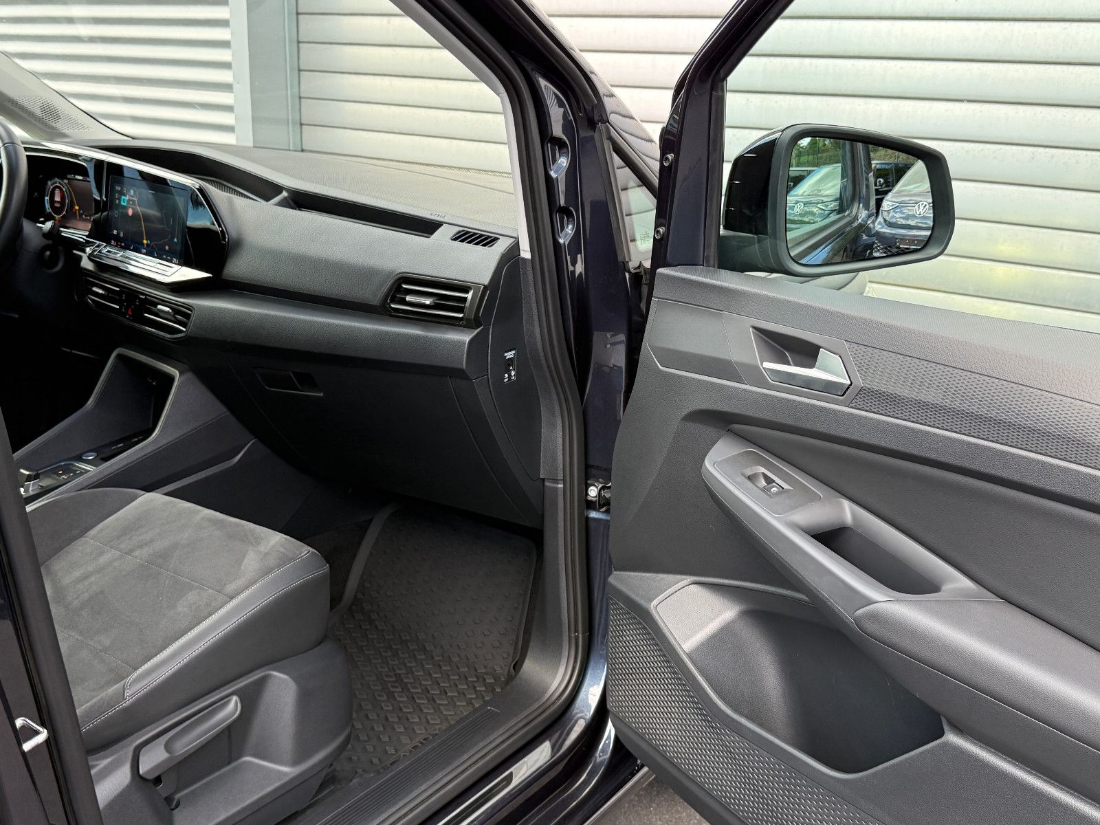 Fahrzeugabbildung Volkswagen Caddy Style TDI DSG AHK LED Navi Kamera SHZ