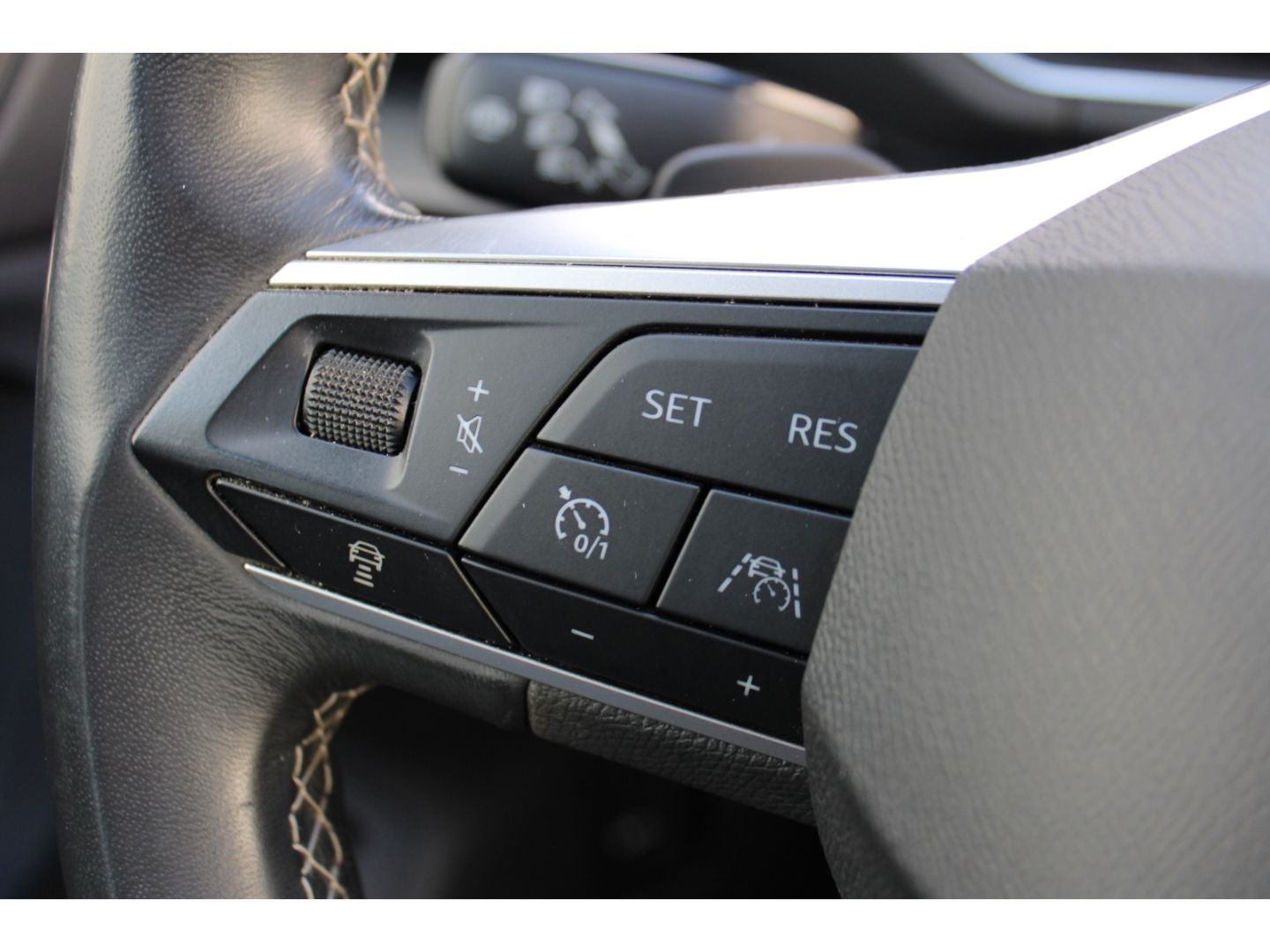 Fahrzeugabbildung SEAT Tarraco Xcellence 4Drive Pano LED ACC AHK StHZg