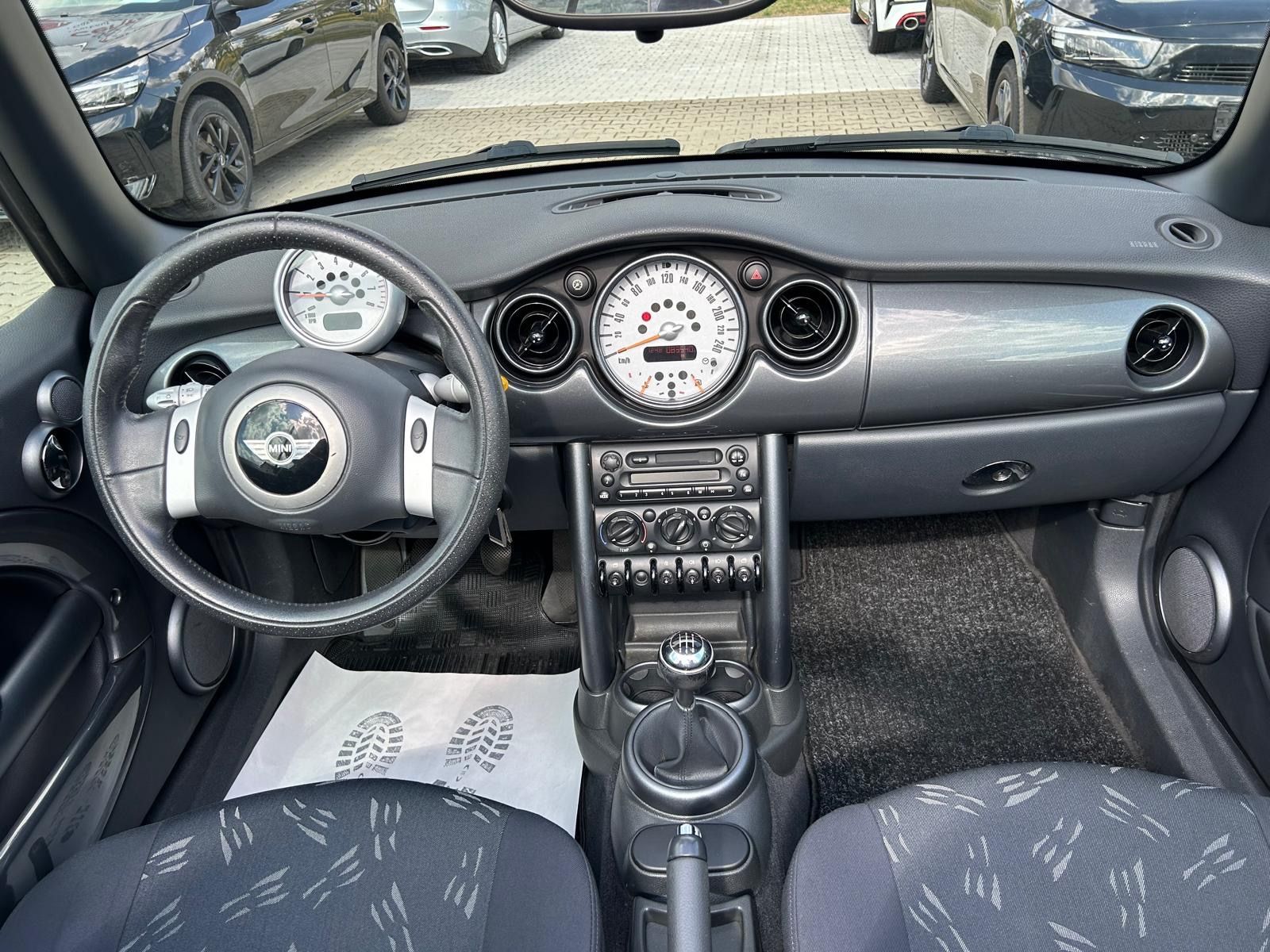 Fahrzeugabbildung MINI ONE Cabrio°Tüv 7-28°