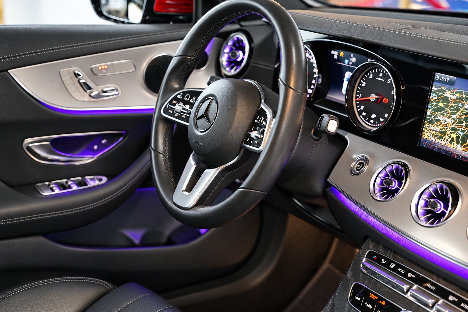 Fahrzeugabbildung Mercedes-Benz E E 300 Coupe *AMG-Line*Ambiente*360°KAM*Memory