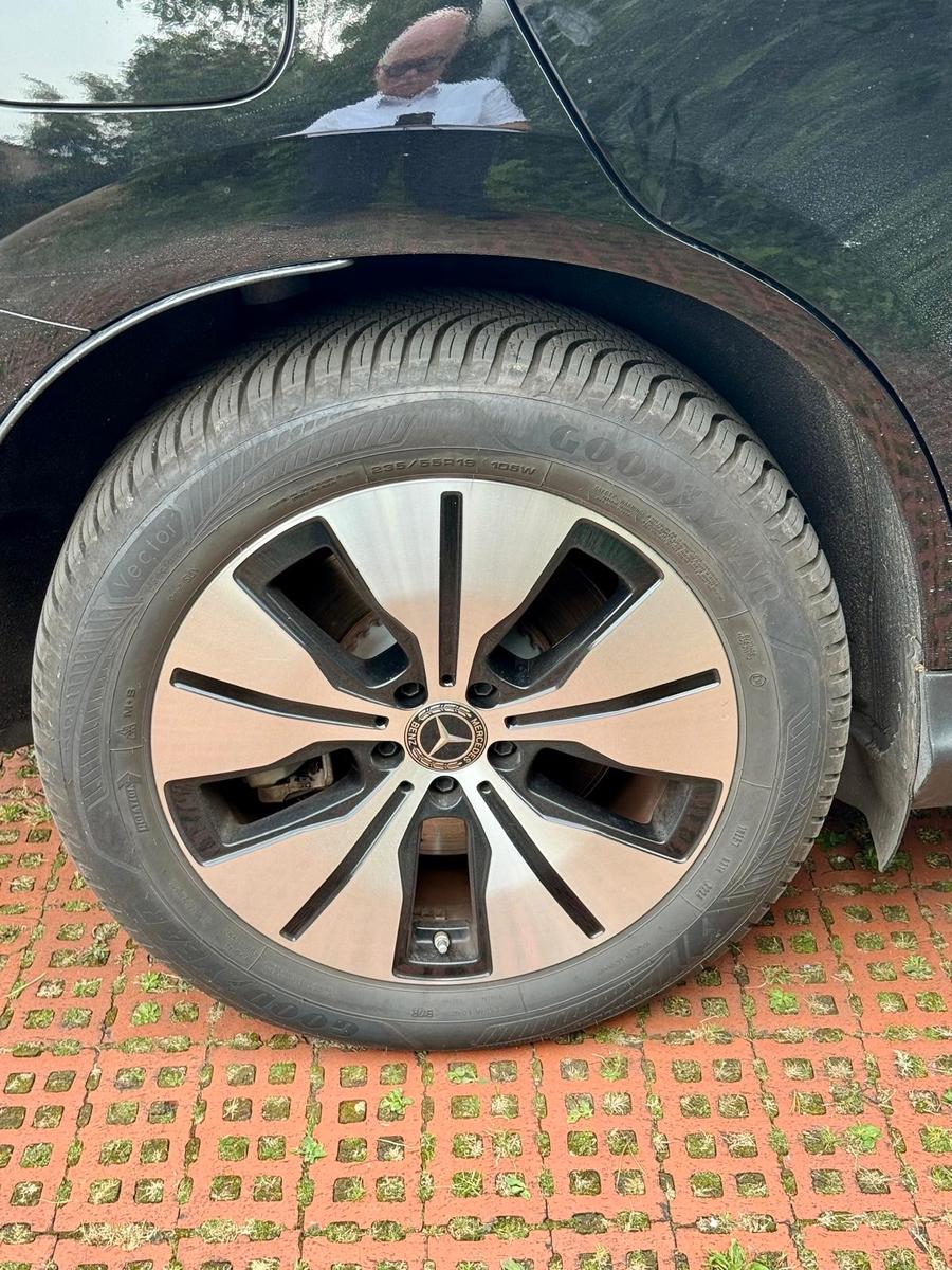 Mercedes-Benz EQC 400 4MATIC + Anhängerkuppl. + Headup Display