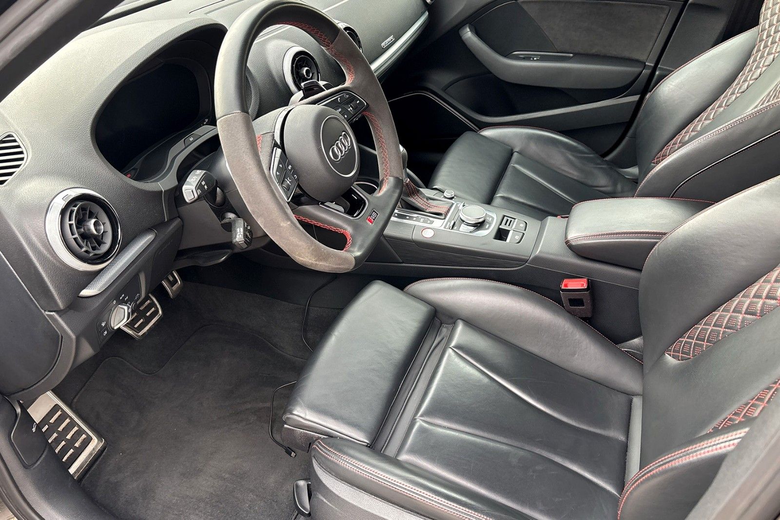 Fahrzeugabbildung Audi RS3 Limousine*RS-Schale & AGA*Virtual*280kmh*B&O
