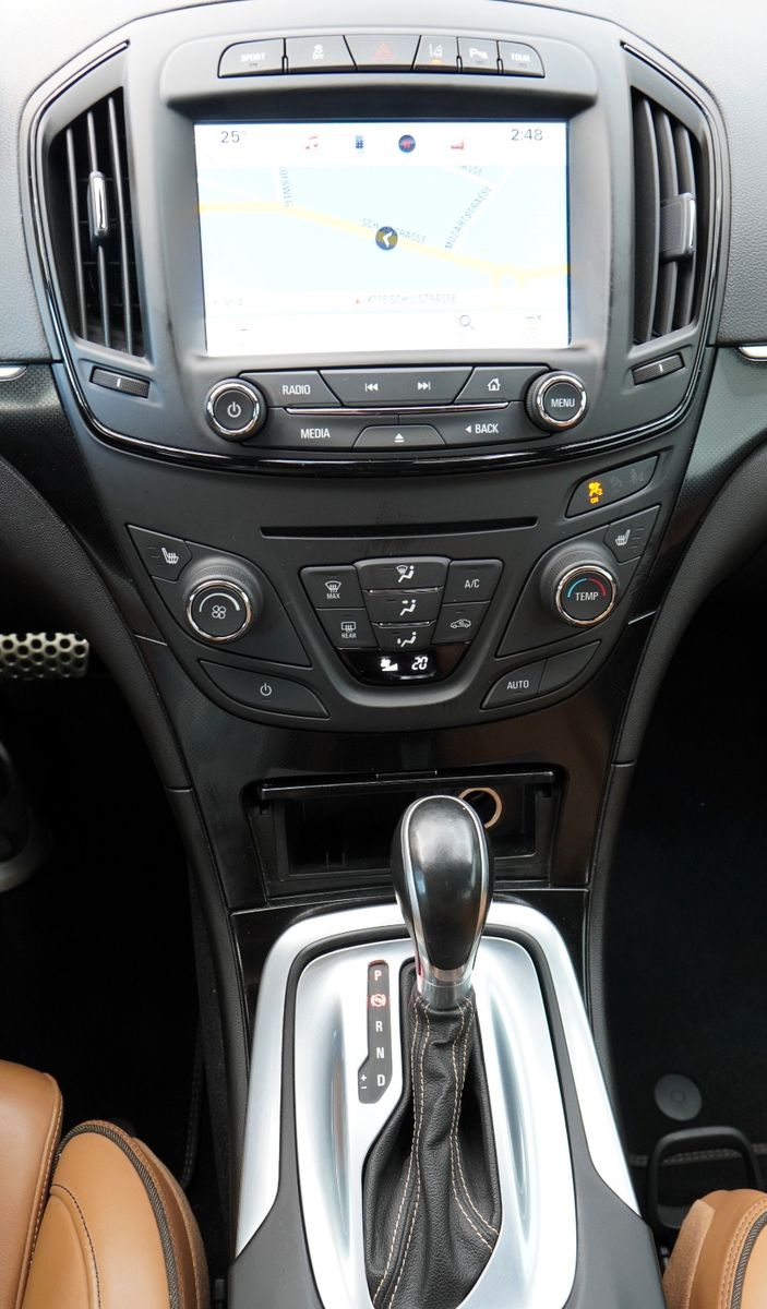 Fahrzeugabbildung Opel Insignia A Country Tourer 4x4 *Leder*Navi*Autom*