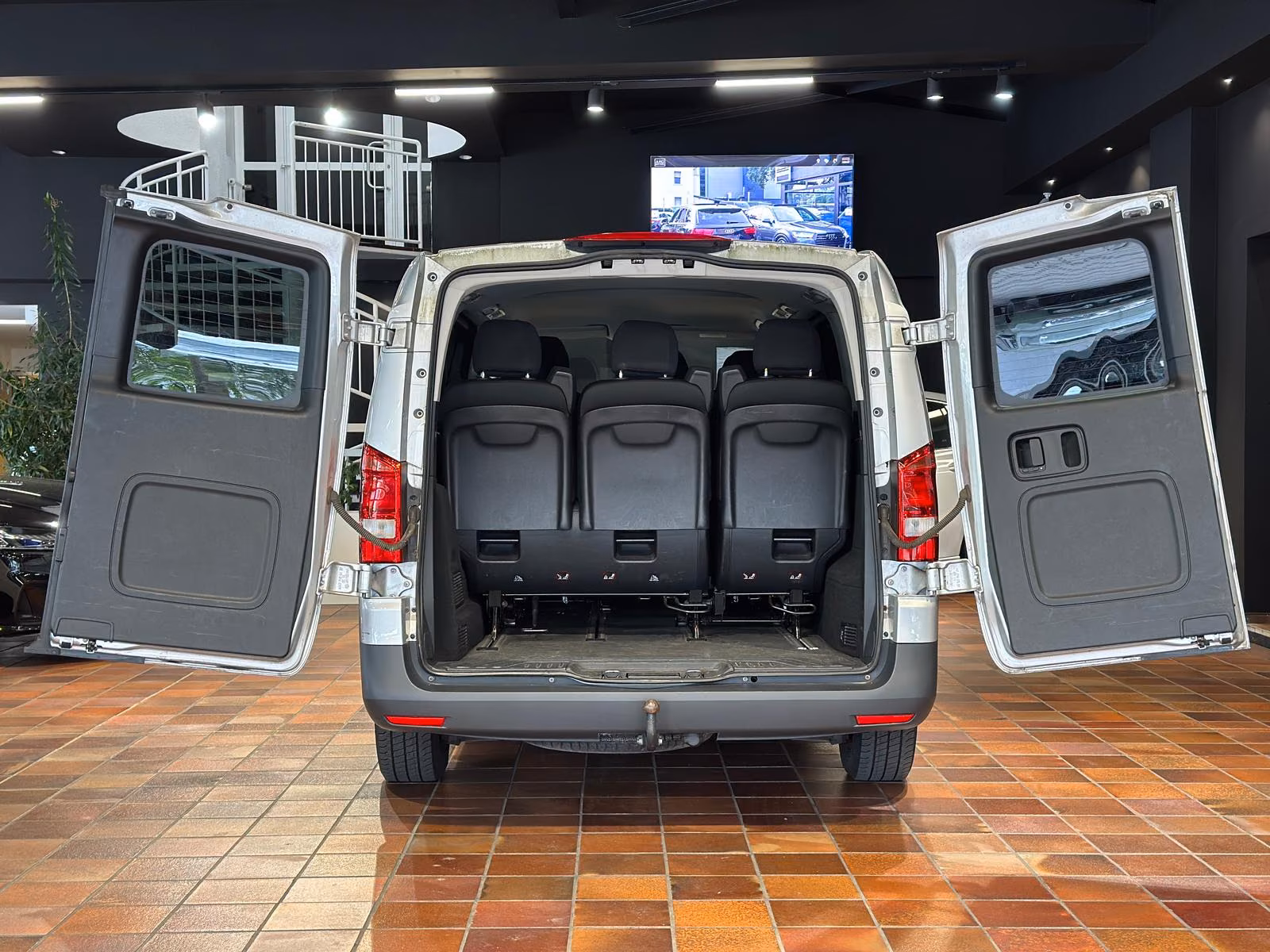 Mercedes-Benz VITO TOURER 114 LANG 9SITZE 2xSCHIEBETÜR 2xKLIMA