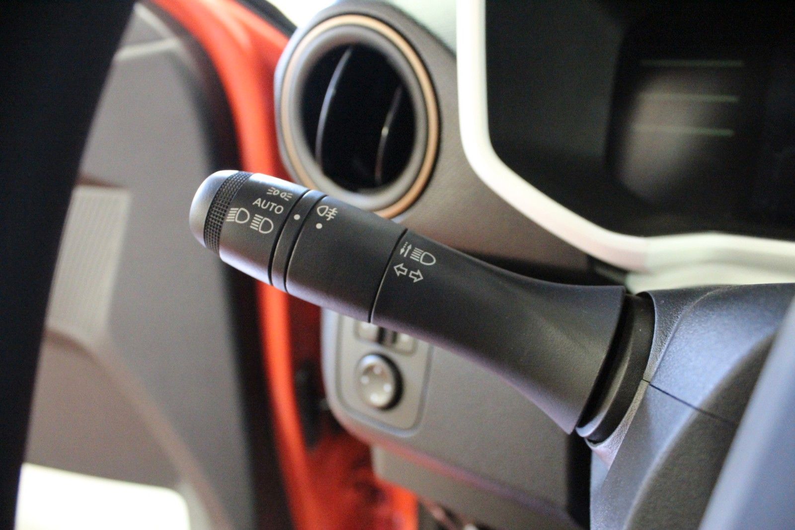 Fahrzeugabbildung Dacia Spring electric 100 Extreme
