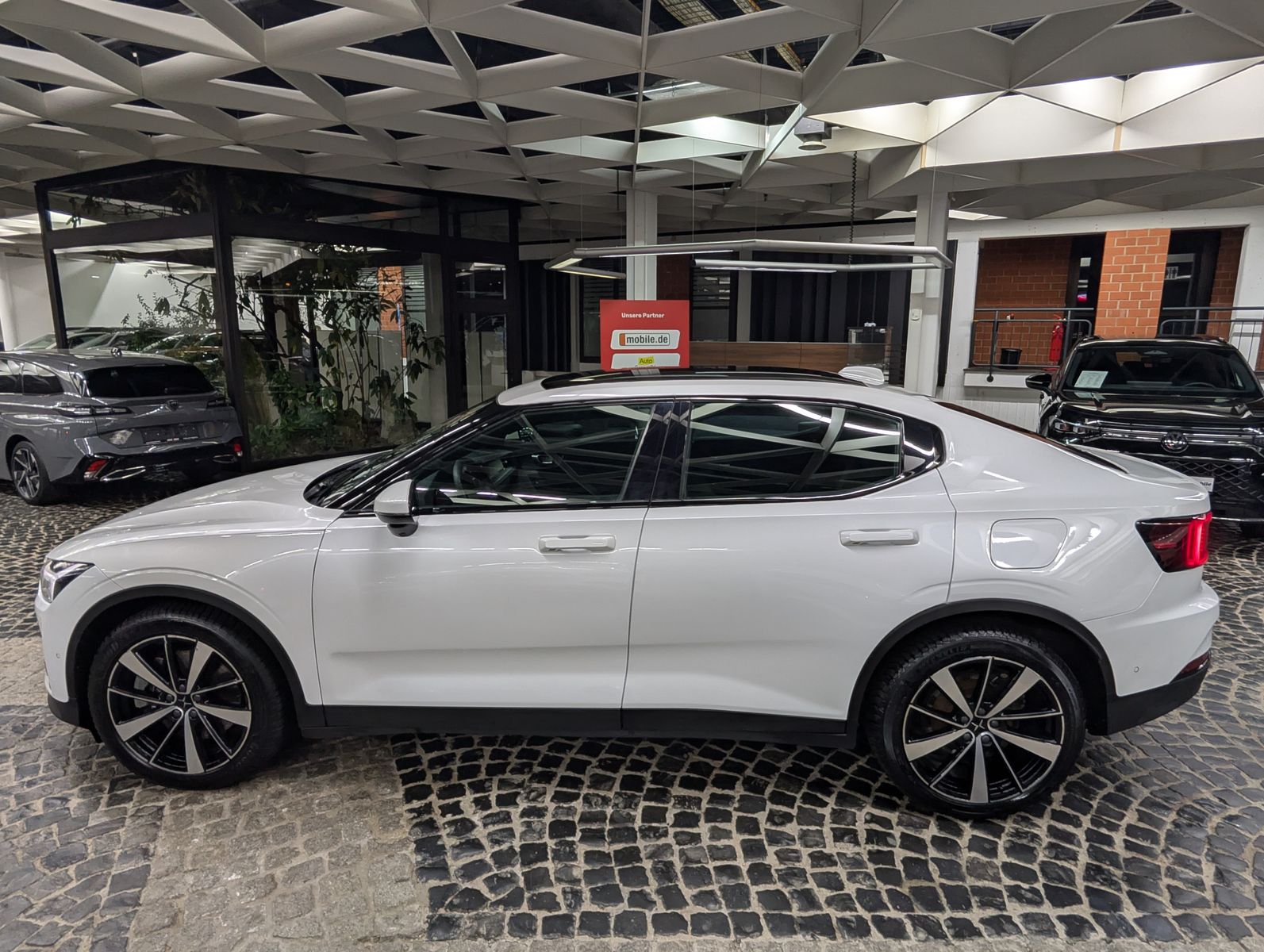 Fahrzeugabbildung Polestar 2 Range SoH 94% PILOT PLUS-PK PANO LED H&K WÄRME