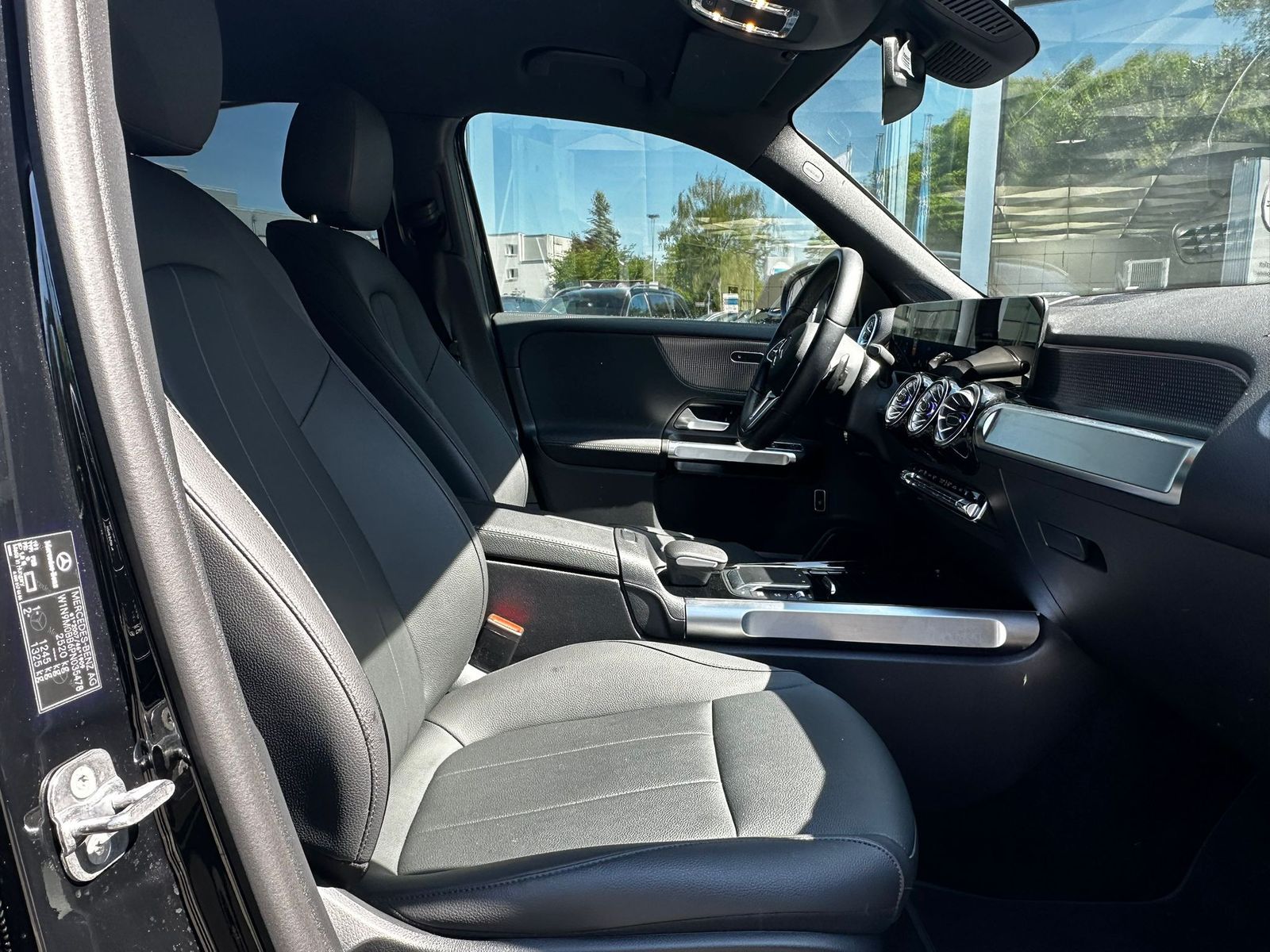 Fahrzeugabbildung Mercedes-Benz EQB 250 PROGRESS NAVI+LED+SITZHZ+KAMERA+TEMP+DAB
