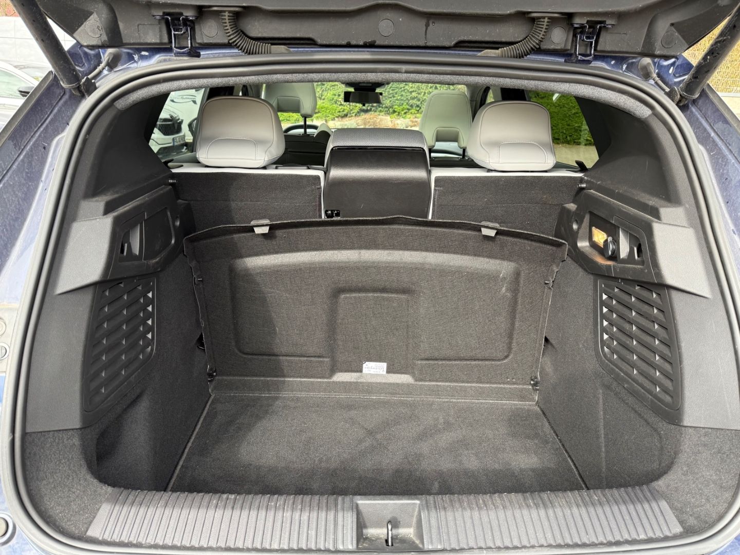 Fahrzeugabbildung Renault Scenic E-Tech Electric 220 Long Range Iconic Pan