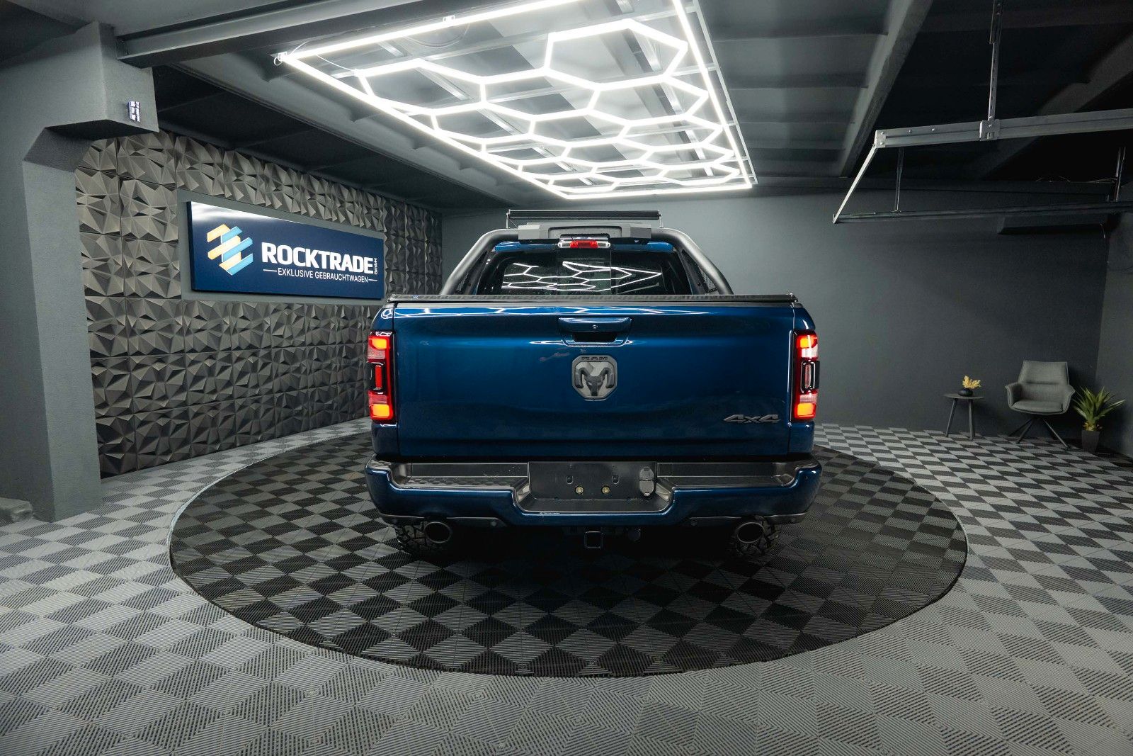 Fahrzeugabbildung Dodge RAM 5.7 V8 HEMI 4x4 OFFROAD NightPaket AXLE LOCK