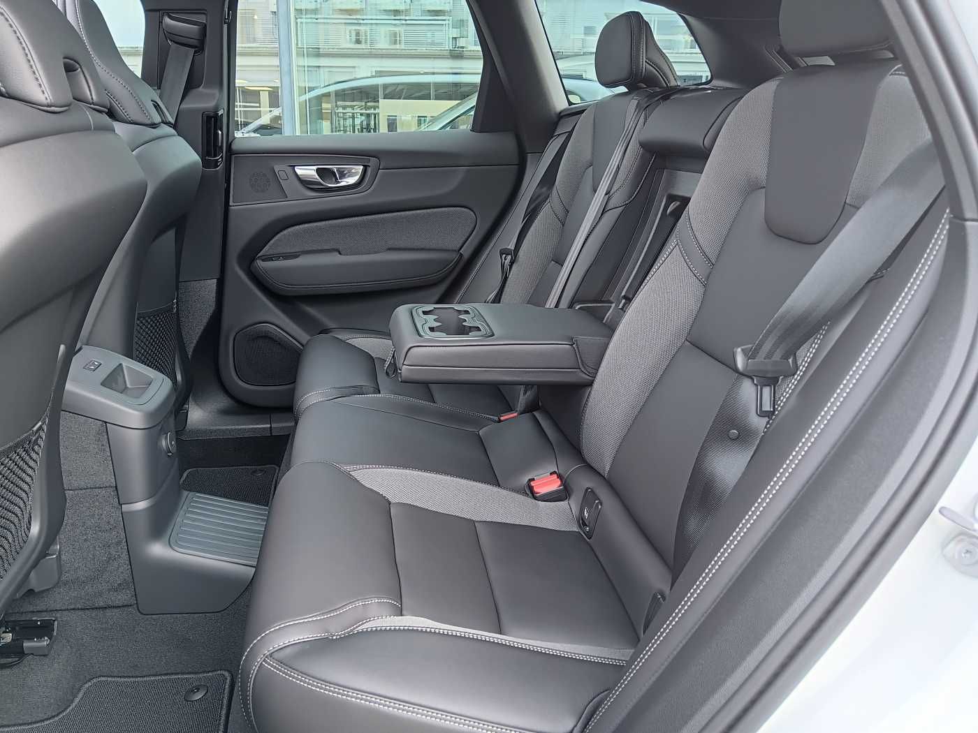 Fahrzeugabbildung Volvo XC60 T6 AWD Plus Black Edit. '26,6 Prozent Rabat