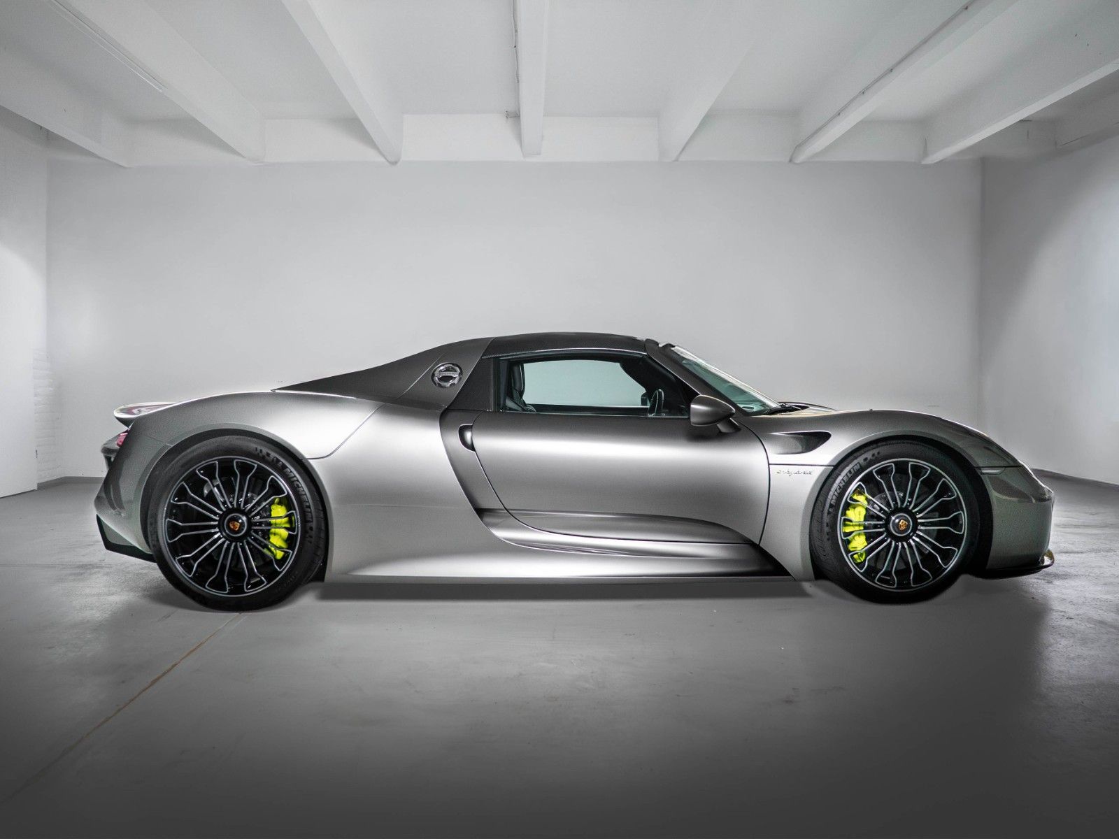 Porsche 918 Spyder LIQUID  METAL SILBER 1. Hand 5