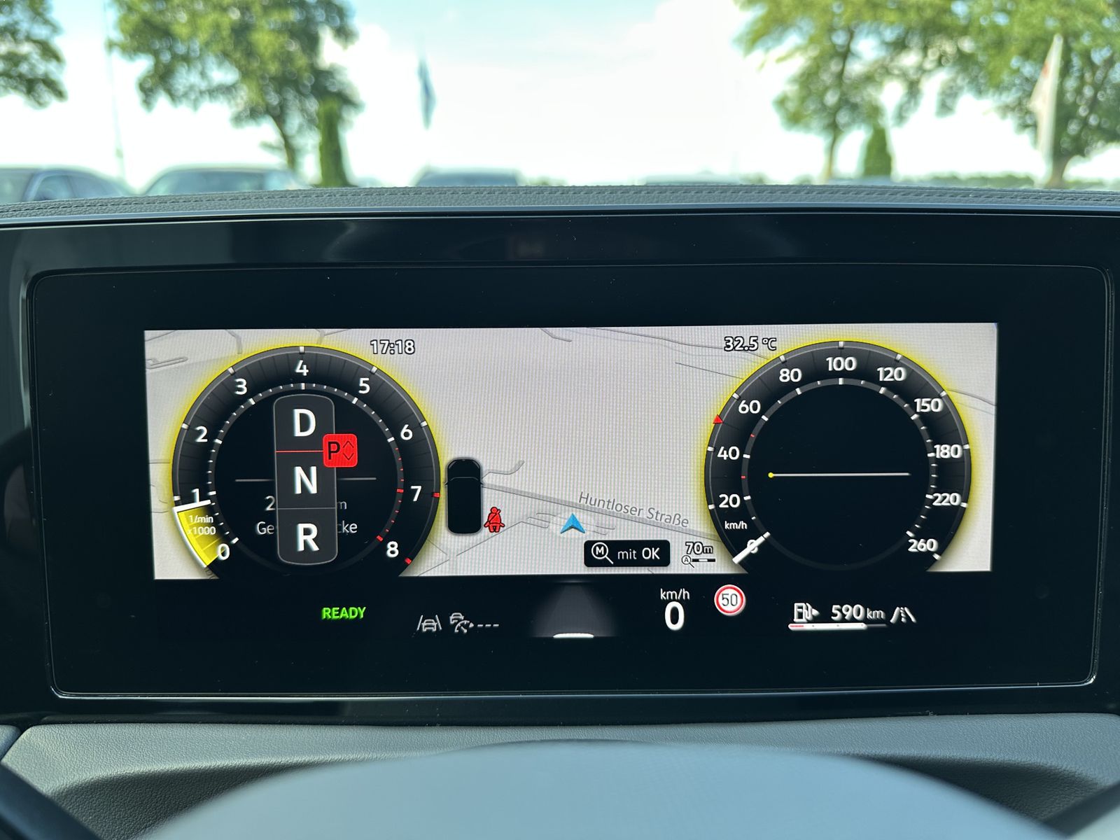 Fahrzeugabbildung Volkswagen Tiguan 1.5 eTSI R-Line DSG NAVI+LED+ACC+AHK+SHZ