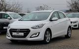 Hyundai i30 blue 1.6 CRDI/SHEFT/1.HAND/PDC/TEMP/SHZ/BT - Hyundai i30 in Mannheim