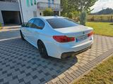 BMW 530d  G30 xDrive MPaket - BMW 530: Alcantara