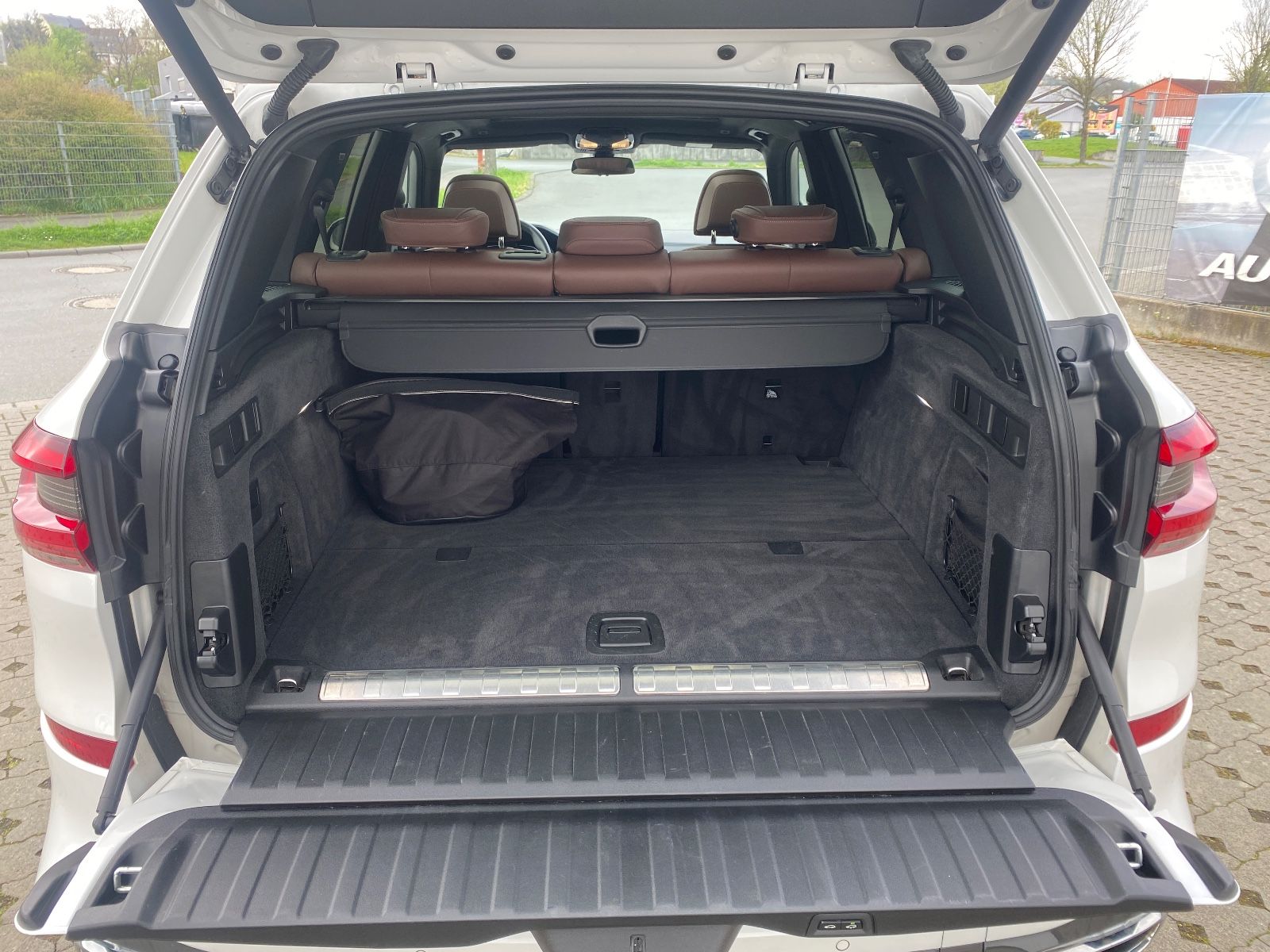 Fahrzeugabbildung BMW X5 xDrive 45 e M Sport/Laser/HeadUp/Pano/360°Kam