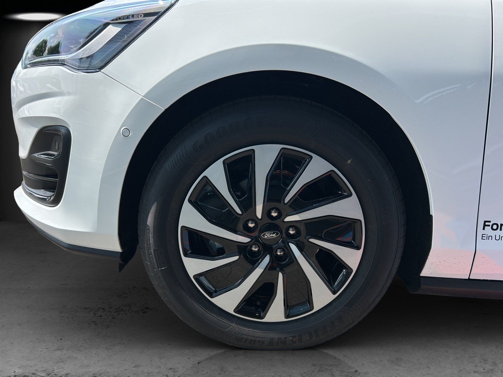 Fahrzeugabbildung Ford Focus Titanium Turnier Winter P. e.Call Kamera