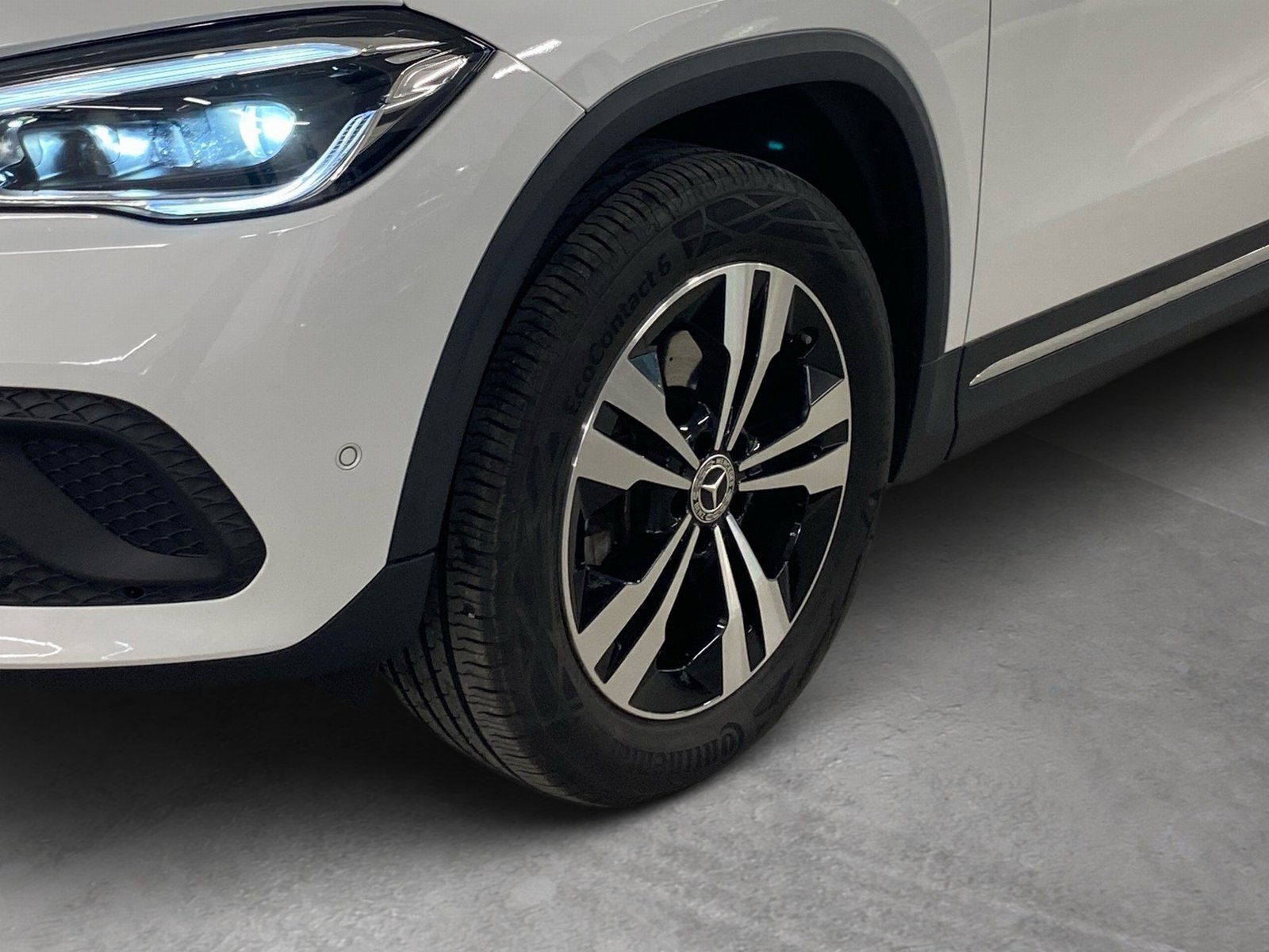 Fahrzeugabbildung Mercedes-Benz GLA 200 Progressive*AHK*Pano*Distron*360°*MBeam*