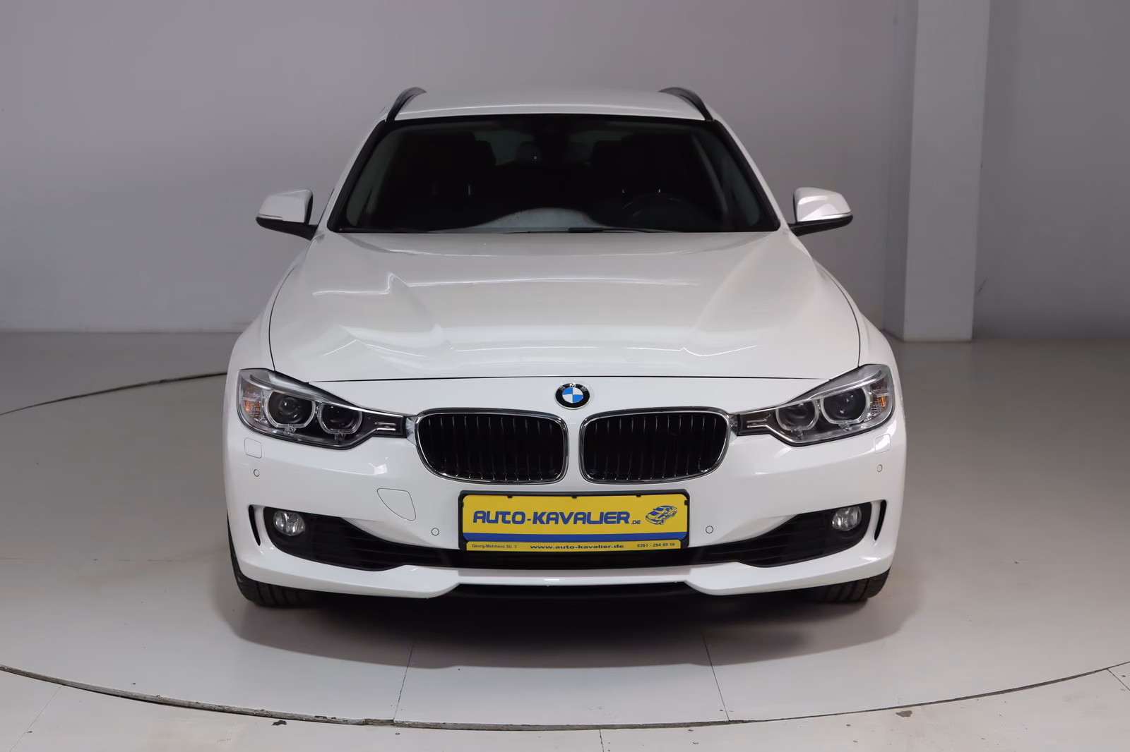 BMW 320 i Touring xDrive * Bi- Xenon * Navi