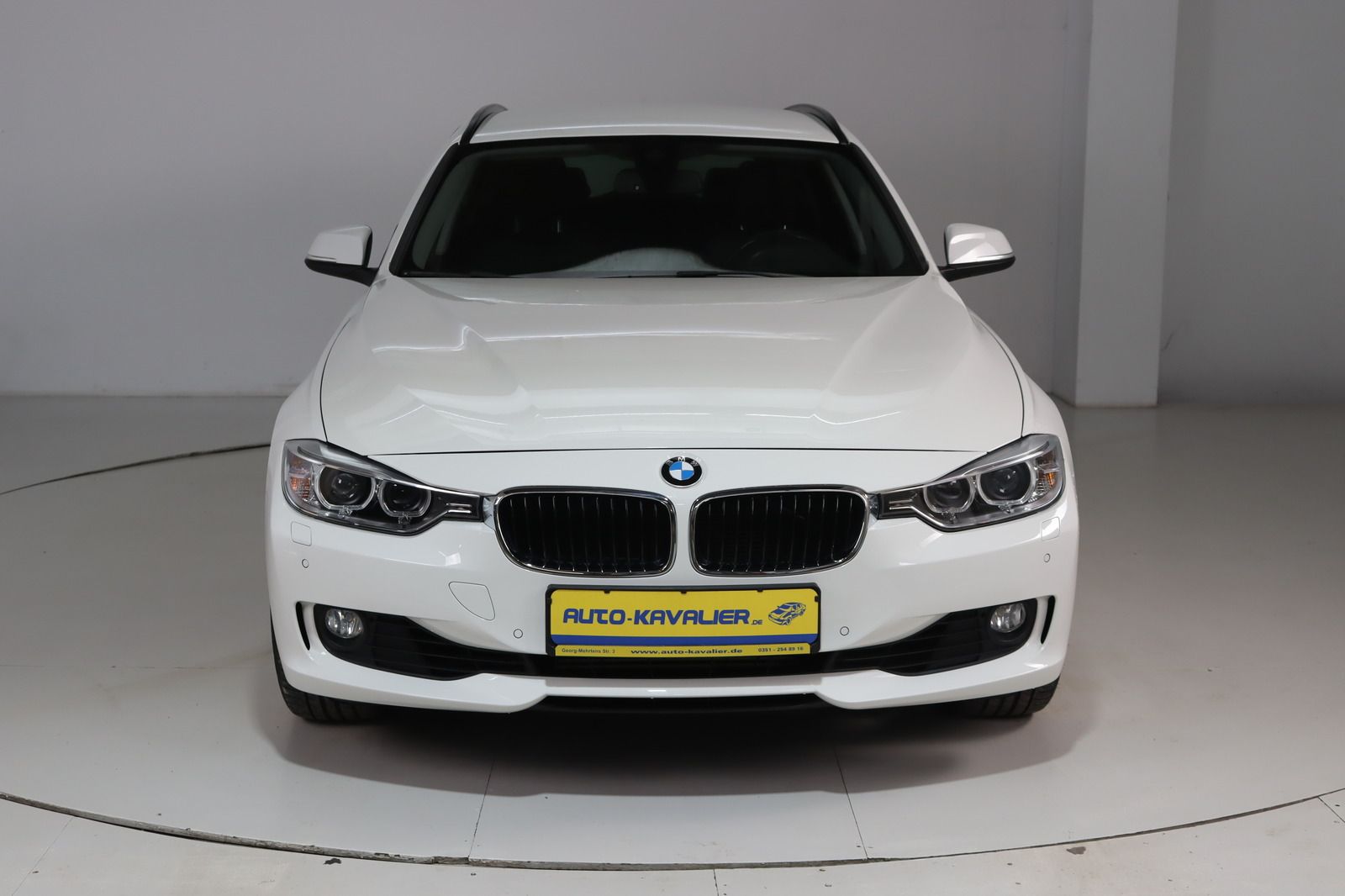 Fahrzeugabbildung BMW 320 i Touring xDrive * Bi- Xenon * Navi