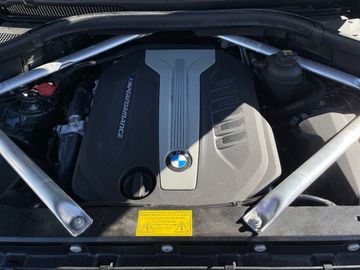BMW X5 M50d Gestiksteuerung Head-Up