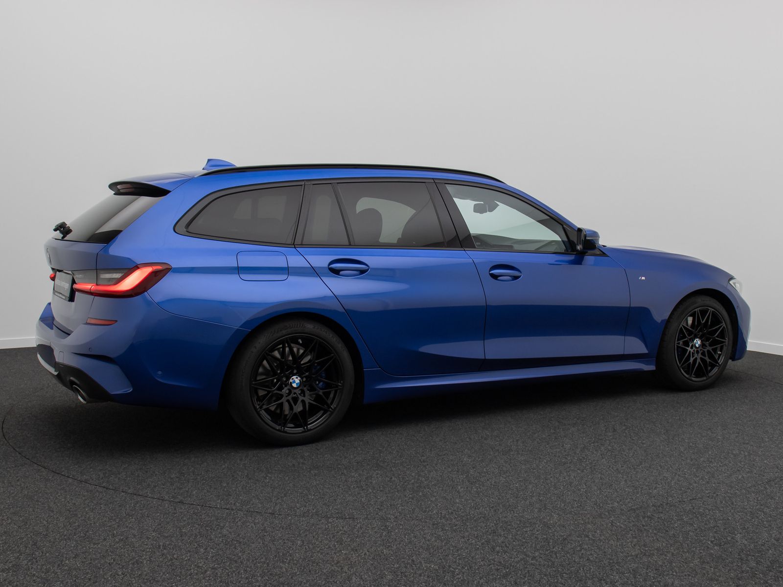 Fahrzeugabbildung BMW 330d M Sport Panorama HUD DAB Laser HiFi AHK
