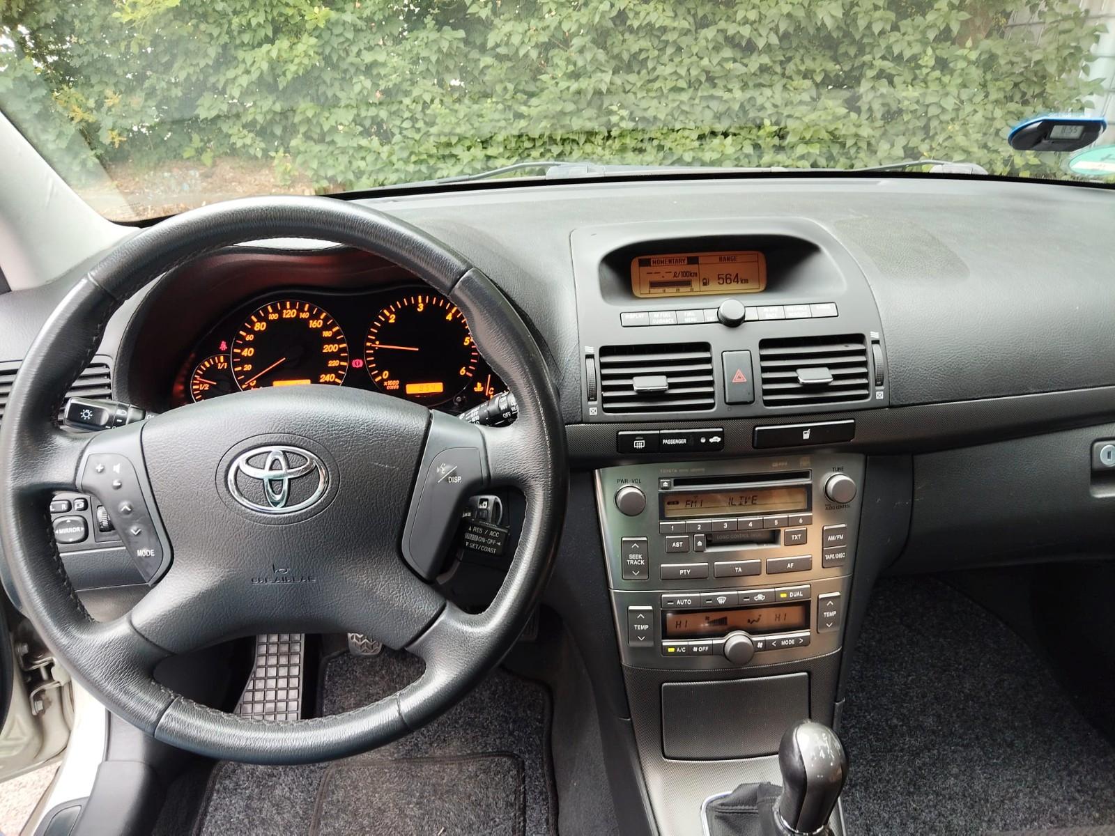 Toyota Avensis 2004 — photo 15