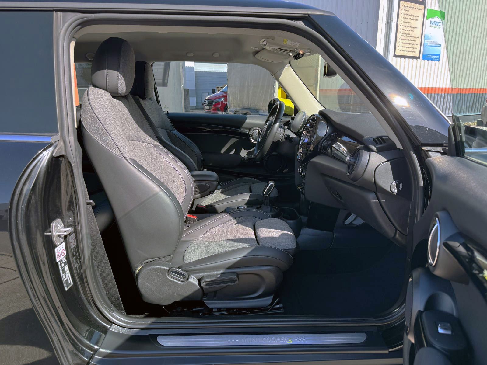 Fahrzeugabbildung MINI COOPER SE Classic-Trim KAM PDC SHZ TEMP NAV ALU